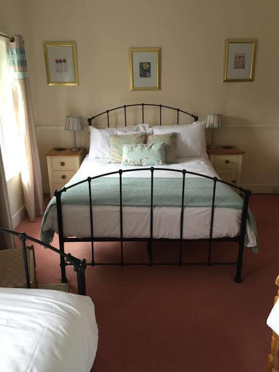 The Good Intent Hotel Petersfield Bagian luar foto