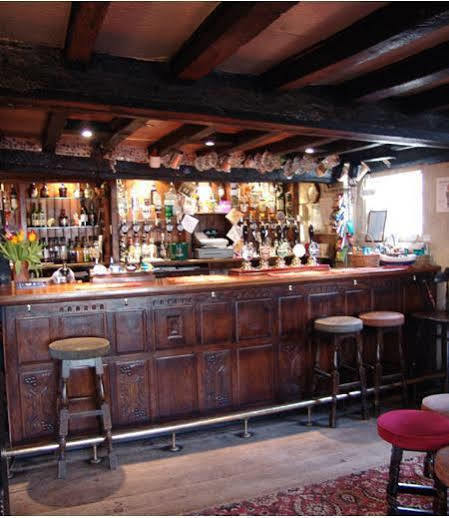 The Good Intent Hotel Petersfield Bagian luar foto